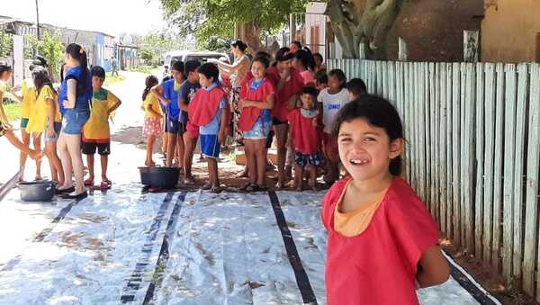 Niños del bañado Tacumbú obtienen ayuda benéfica