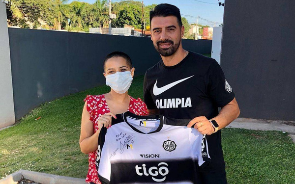 Crónica / El “emperador” y una gran ayuda para una luchadora contra el cáncer