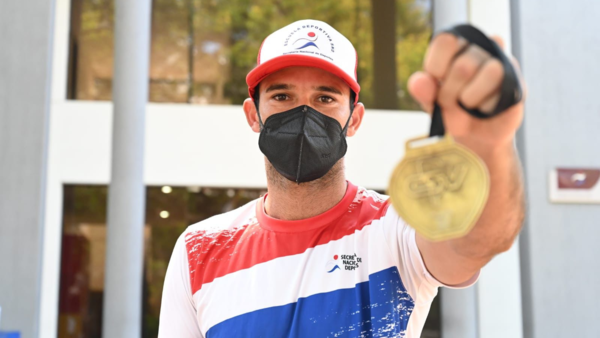 Medalla de Oro da clases en las Escuelas Deportivas SND - El Independiente