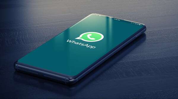 El truco para escuchar los audios de WhatsApp en “modo incógnito”