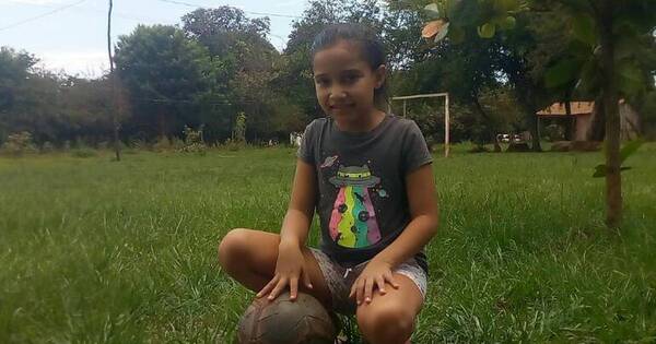 La Nación / Lidis, la niña que asombra con su destreza: “mi sueño es ser futbolista”