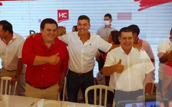 Crónica / "Honor Colorado va a abrazar a todos los colorados", asegura el expresidente Horacio Cartes