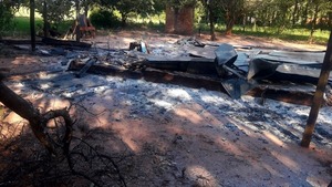 Horqueta: Desconocidos queman la casa de un anciano