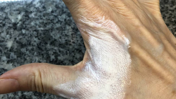 Crónica / Periodista metió la mano, ¡se quemó!