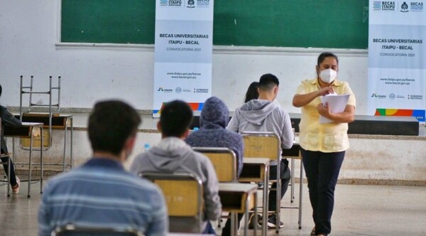 Becas Itaipu cerró con más de 10.000 postulantes a nivel país