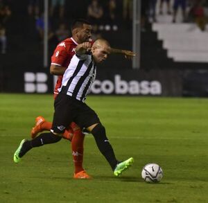 Libertad triunfa con lo justo - Fútbol - ABC Color