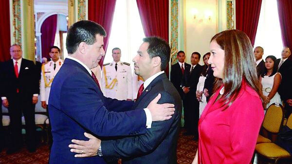 Políticos administran cupos más que interesantes en la diplomacia