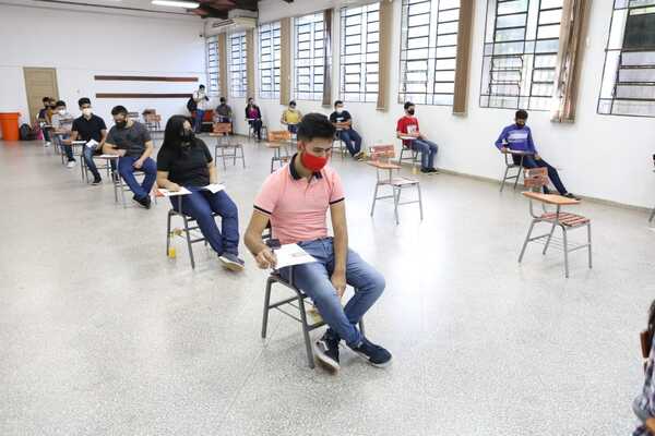 Itaipú: Más de 10 mil jóvenes se inscribieron al programa de becas - La Clave