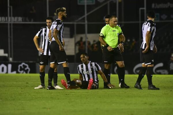 Roque Santa Cruz se lesionó y es duda para el juego ante Olimpia - Libertad - ABC Color