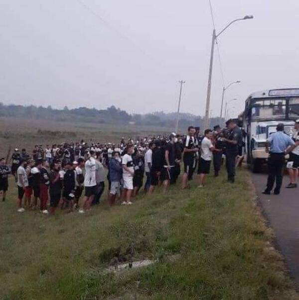 Crónica / Paraguarí: Barra Brava de Olimpia ojapo sarambí