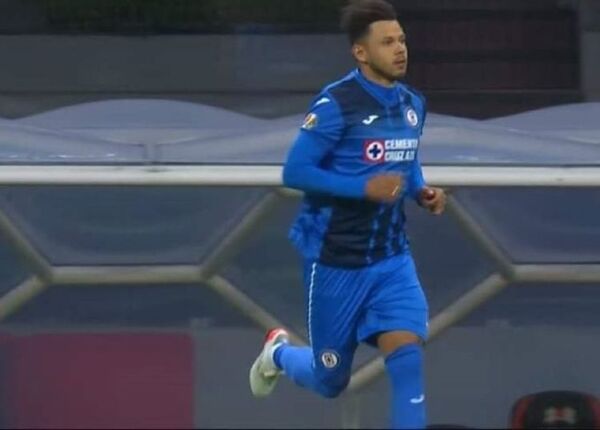 Ángel Romero ya hace de las suyas en Cruz Azul