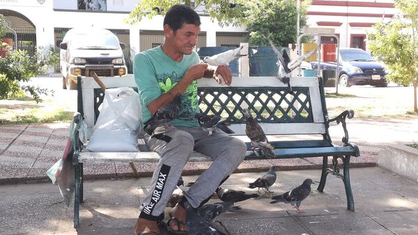 Don Egidio, el gran amigo de las palomas en Villa Hayes