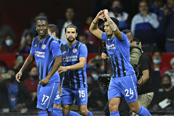 Juan Escobar anotó y Ángel Romero debutó, pero Cruz Azul cayó ante Necaxa