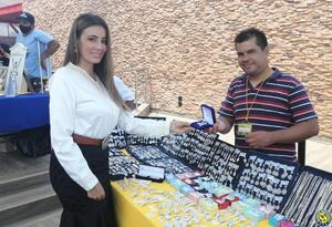Invitan a enamorados a visitar feria de artesanos y lucirse por el Día de San Valentín •