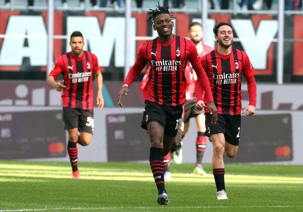 Un solitario gol Leao hace líder al Milan - Fútbol Internacional - ABC Color