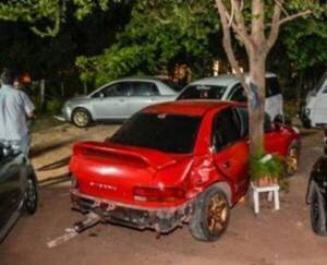 Crónica / Con su camioneta entró en una playa de autos y chocó 7 vehículos