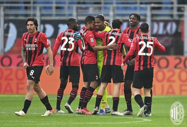 Milan derrota a la Sampdoria y vuelve a lo más alto de la Serie A