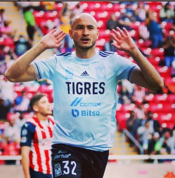 Carlos González colabora un gol para triunfo de Tigres
