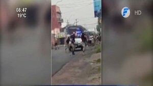Batalla campal entre hinchas y policías en Paraguarí | Noticias Paraguay