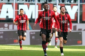 Diario HOY | Un solitario gol Leao hace líder al Milan
