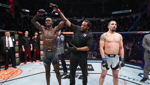 Israel Adesanya retiene el campeonato de peso medio de la UFC