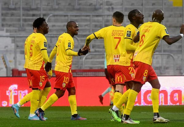 El Lens frustra el debut de Plasil - Fútbol Internacional - ABC Color