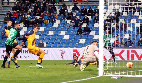 El Roma rescata un punto ante el Sassuolo y se aleja de puestos europeos - Fútbol Internacional - ABC Color