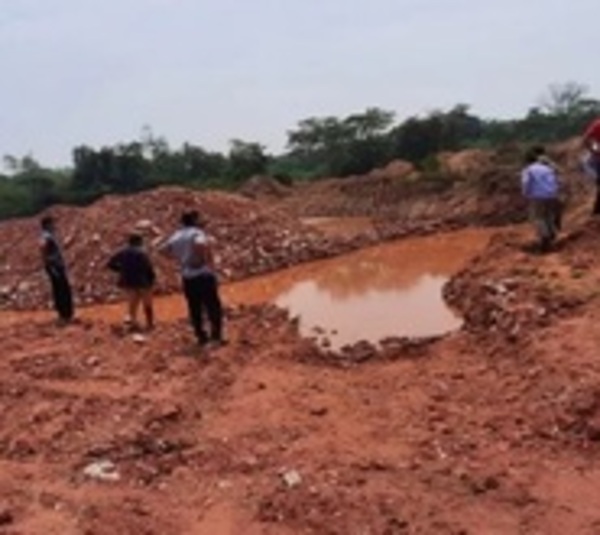¡Terrible! Niños gemelos mueren ahogados en una cantera - Paraguay.com