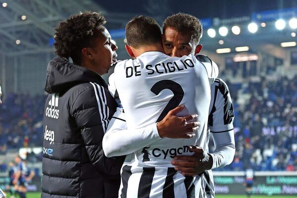 Danilo rescata a un Juventus que se mantiene en puestos ‘Champions’ - Fútbol Internacional - ABC Color