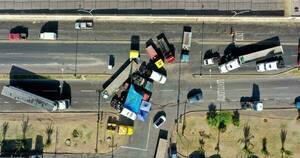 La Nación / Camioneros chilenos continúan bloqueos en varias rutas por tercer día
