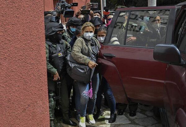 Áñez cumple 11 meses en prisión en medio de su huelga de hambre en Bolivia - Mundo - ABC Color