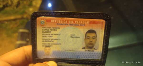 Bandido “desatento” deja caer su cédula donde robo una camioneta - La Clave