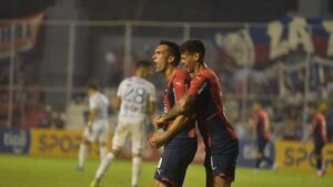 Alfio Oviedo y un agónico triunfo de Cerro en la Visera