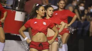 Crónica / (GALERIA). Las porristas del "Rojo" de Mallorquín se robaron todas las miradas en La Huerta