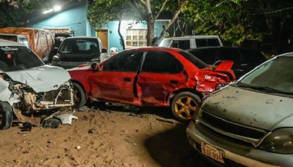 Detienen a comisario retirado tras chocar contra ocho vehículos en Limpio - Noticiero Paraguay