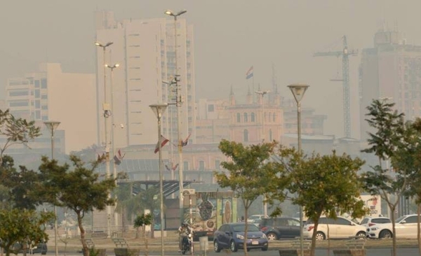 Diario HOY | Humo en el ambiente proviene de gran incendio en Argentina, informan
