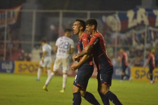 Alfio Oviedo y un agónico triunfo de Cerro en la Visera