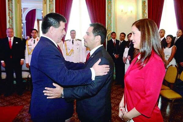 Políticos administran cupos más que interesantes en la diplomacia
