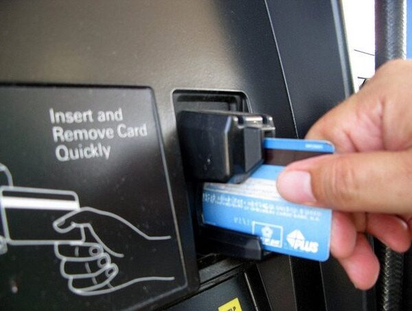 Detienen y expulsan a brasileños por clonación de tarjetas · Radio Monumental 1080 AM