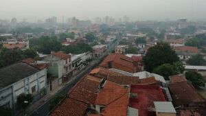 Densa humareda cubre a ciudades debido a incendios forestales