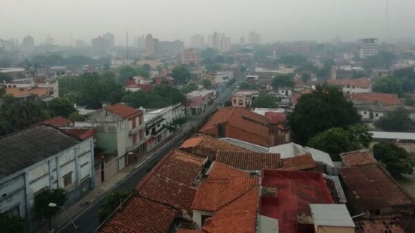 Densa humareda cubre a ciudades debido a incendios forestales
