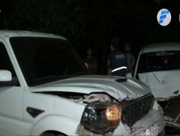 Comisario retirado ocasiona accidente y causa daños a varios vehículos · Radio Monumental 1080 AM