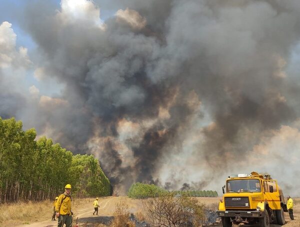 Incendios de gran magnitud azotan distintas zonas de Ayolas · Radio Monumental 1080 AM