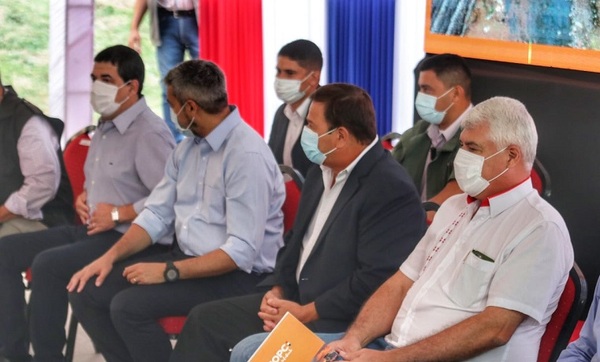 Presidente habilita obras de mejoramiento del arroyo Sosa de Lambaré
