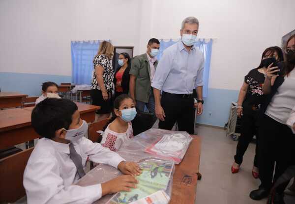 Presidente visita escuela donde se implementará nuevo modelo educativo - El Trueno