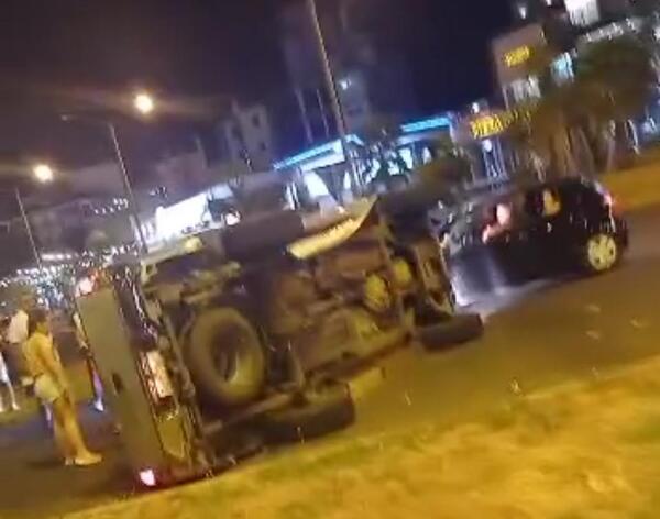 Choque y vuelco esta madrugada en plena costanera de Encarnación