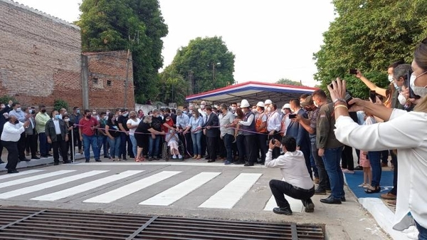 Diario HOY | Marito inaugura un drenaje pluvial en Lambaré