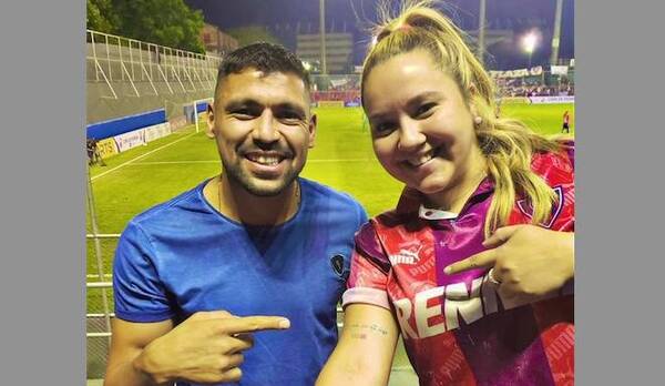 Crónica / ¡Locura! Patiño conoció el tatuaje 100:55"