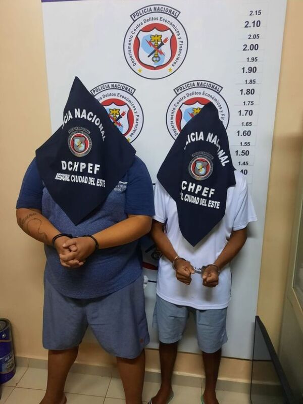 Brasileños fueron detenidos cuando manipulaban cajero en Ciudad del Este