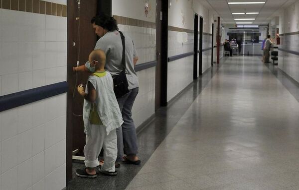 Cuarto piso de Clínicas, sin acondicionadores de aire: ANDE promete cambiar transformador averiado esta tarde - Nacionales - ABC Color